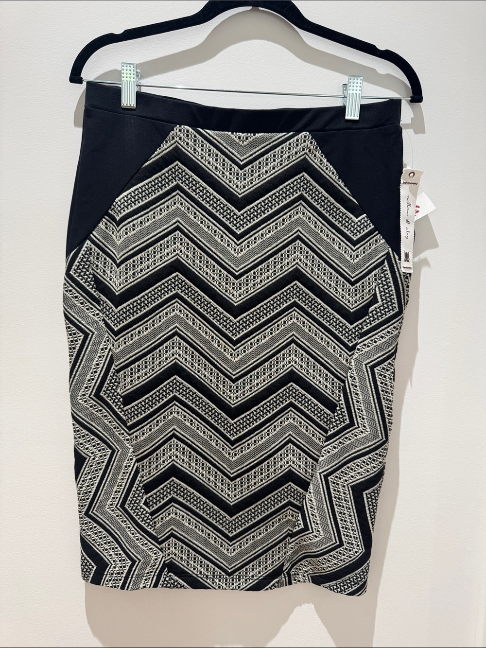 Willow & Clay Black and White Chevron Pencil Skirt